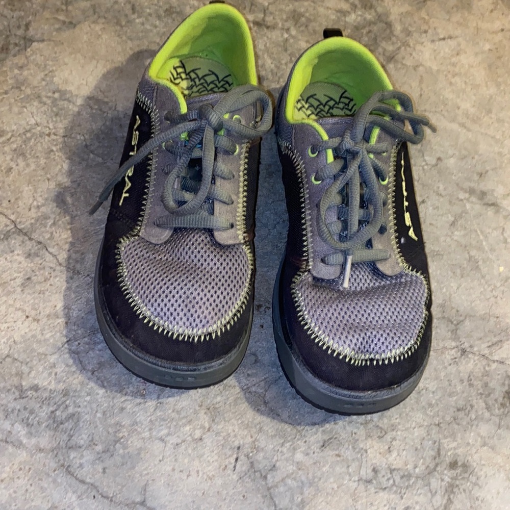 Astral Brewer 2.0 is a great whitewater river sneaker. Basalt black, green, grey